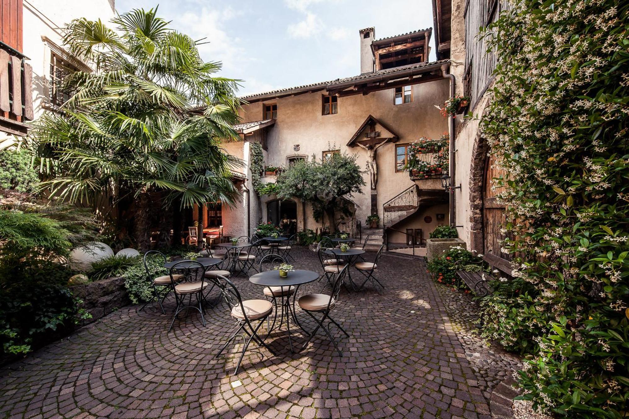 Romantik Hotel Jagdhof Caldaro Exterior foto