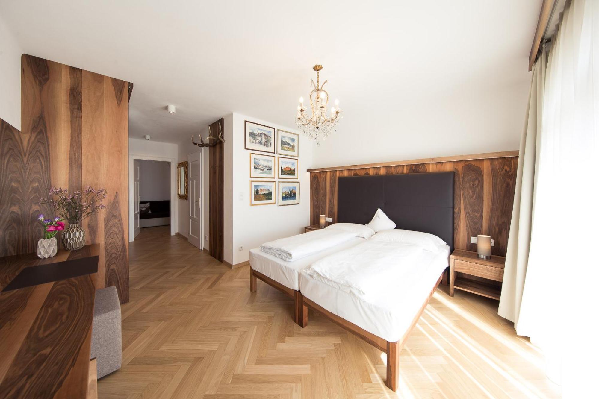 Romantik Hotel Jagdhof Caldaro Exterior foto